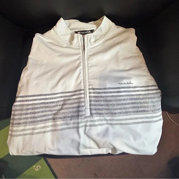 Travis Matthew Pull Over - Picture 2 of 3